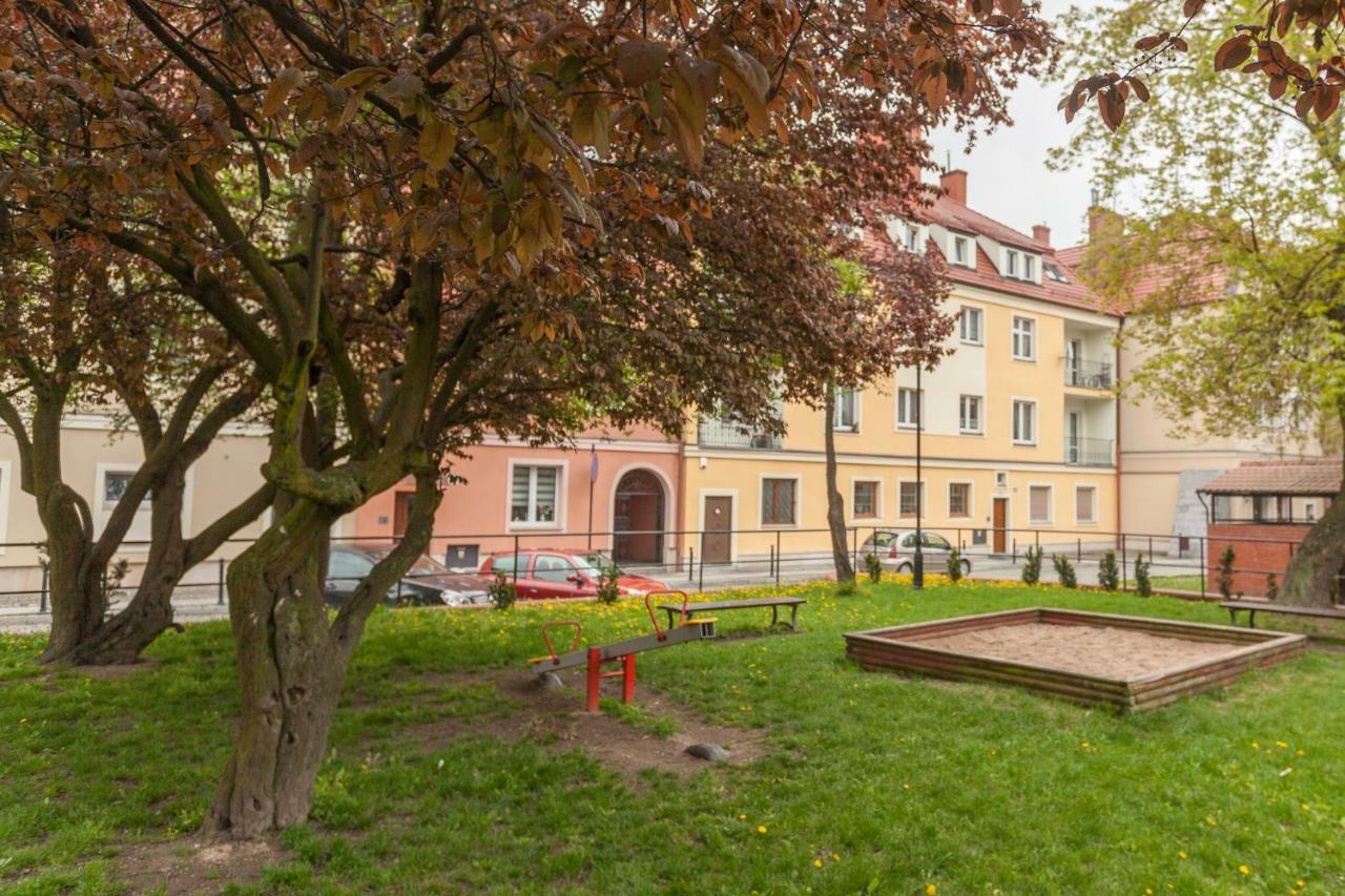 Apartament Stare Miasto Boleslawiec Apartment โบเลสวาเวียส ภายนอก รูปภาพ