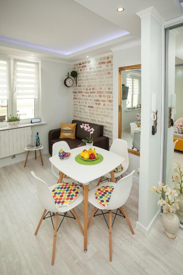 Apartament Stare Miasto Boleslawiec Apartment โบเลสวาเวียส ภายนอก รูปภาพ