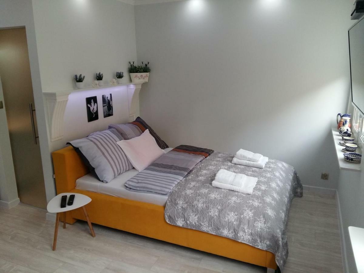 Apartament Stare Miasto Boleslawiec Apartment โบเลสวาเวียส ภายนอก รูปภาพ